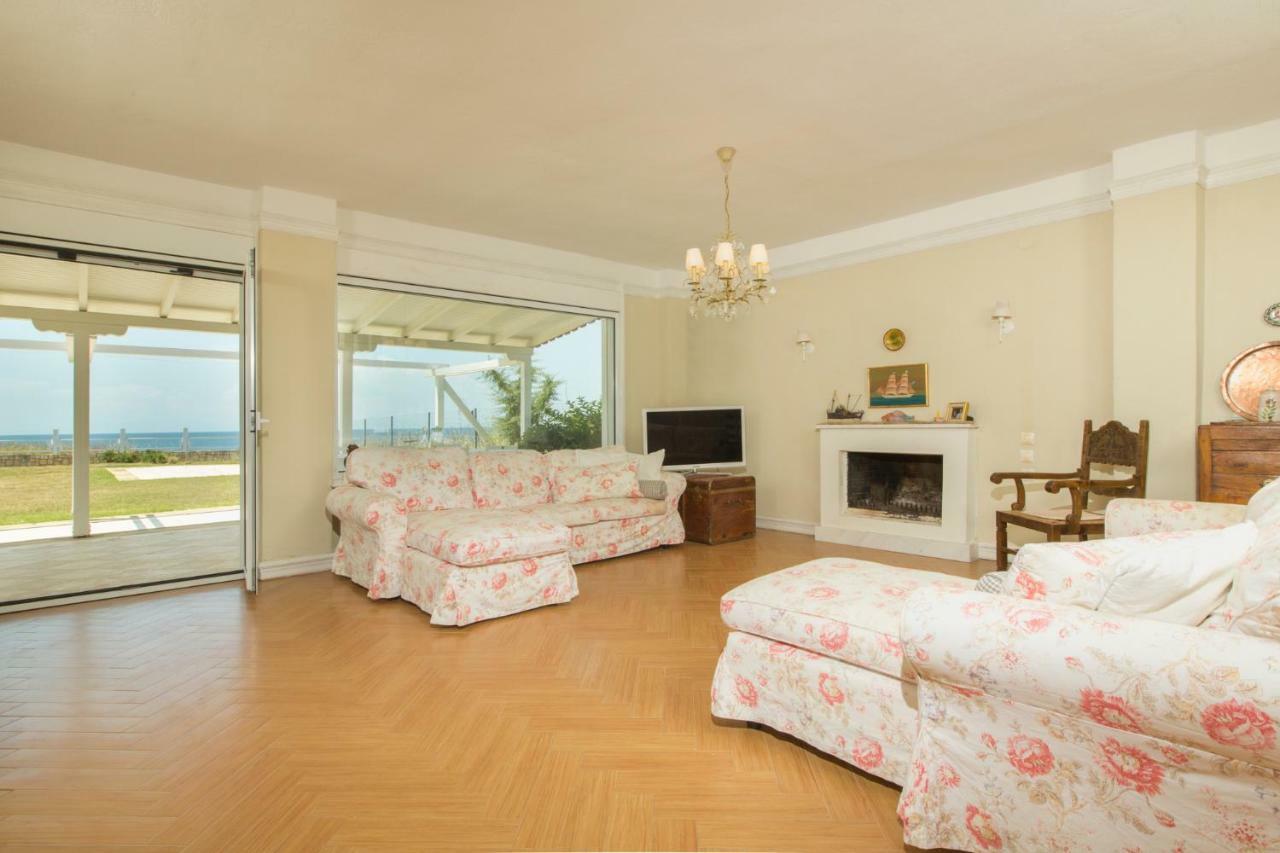 Magnificent Seascape Villa On A Secluded Beach เนอามูดาเนีย ภายนอก รูปภาพ